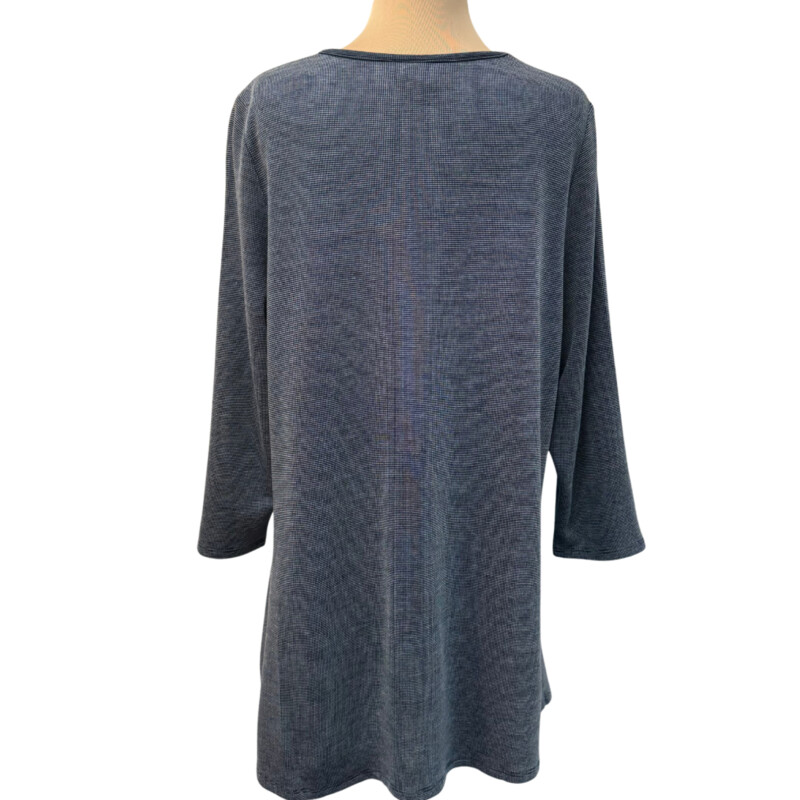 Focus Casual Life Tunic Top<br />
Longsleeve<br />
Denim, White, and Blue<br />
Size: Large