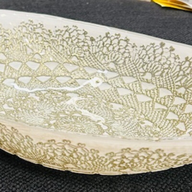 Turkish Glass Lace Look Oval Bowl
Gold White
Size: 12.5 x 8.5 x 2