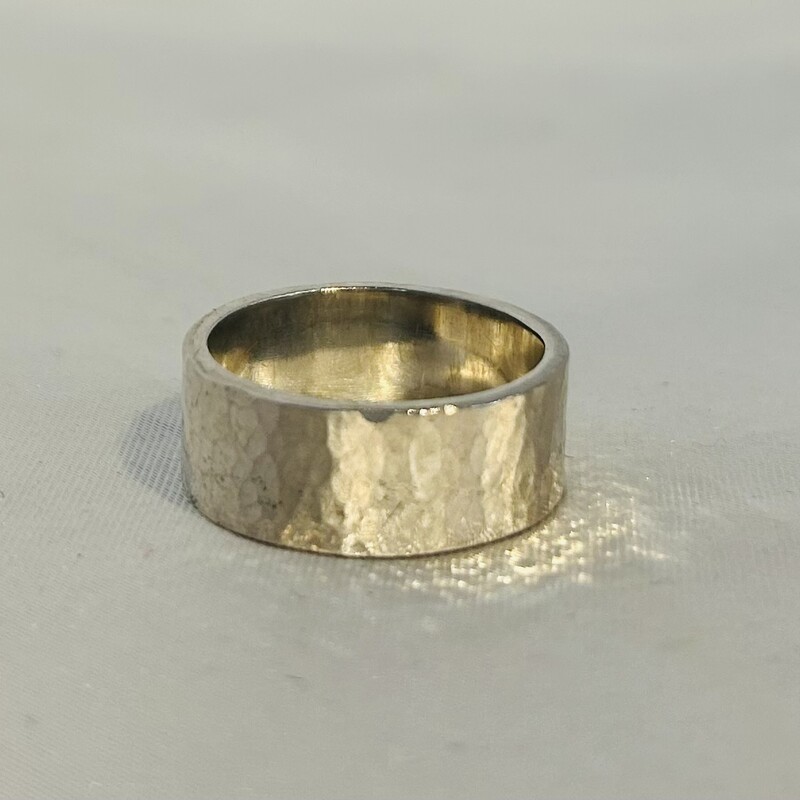 925 Hammered Band Ring
Sterling Silver
Size: 8