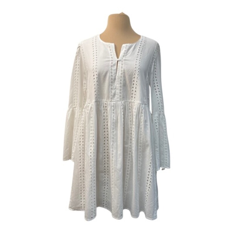 New Mudpie Eyelet Dress<br />
100% Cotton<br />
White<br />
Size: Medium<br />
Retails for $ 58.00