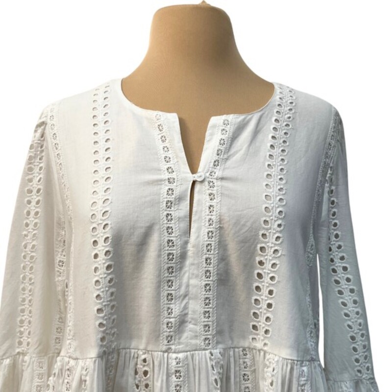 New Mudpie Eyelet Dress<br />
100% Cotton<br />
White<br />
Size: Medium<br />
Retails for $ 58.00