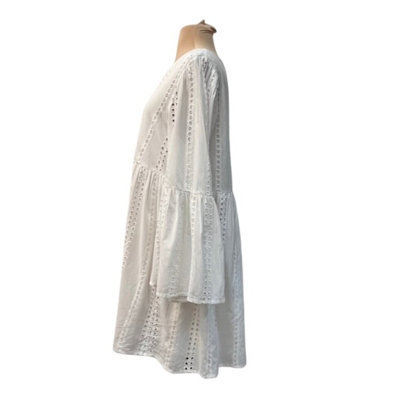 New Mudpie Eyelet Dress<br />
100% Cotton<br />
White<br />
Size: Medium<br />
Retails for $ 58.00