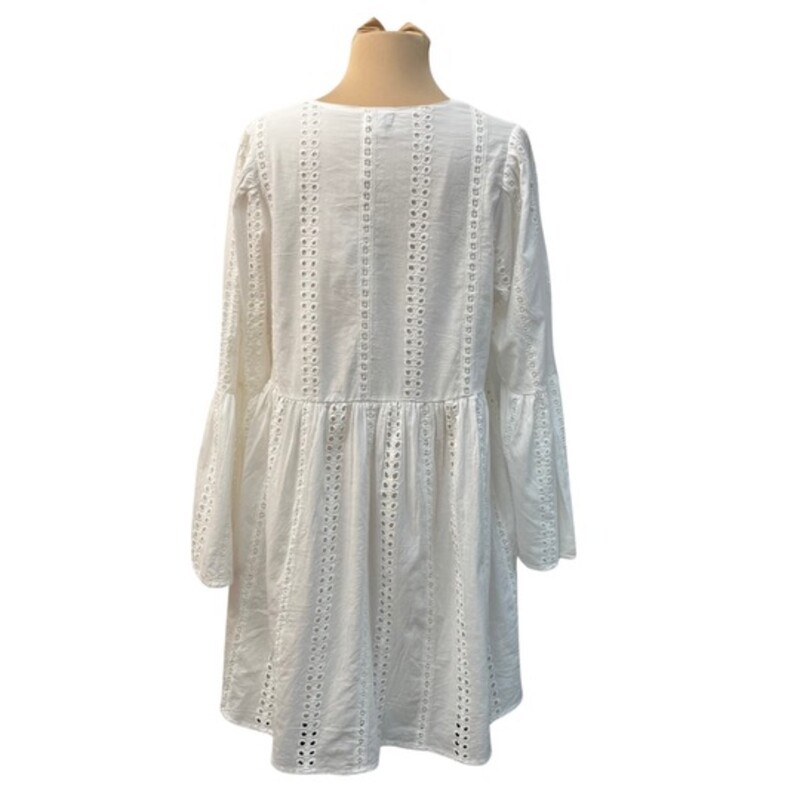 New Mudpie Eyelet Dress<br />
100% Cotton<br />
White<br />
Size: Medium<br />
Retails for $ 58.00