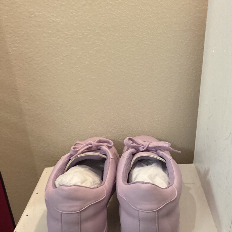 NIB Lilac Faux Lt Sneaker<br />
Lilac<br />
Size: 12