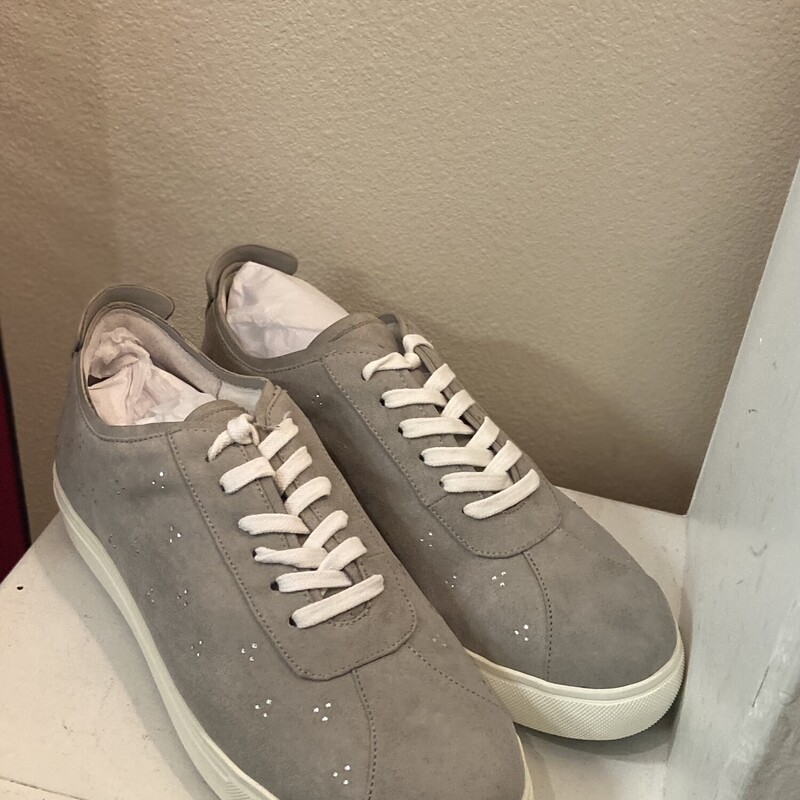 NIB Gry Jewel Fab Sneaker<br />
Grey<br />
Size: 12