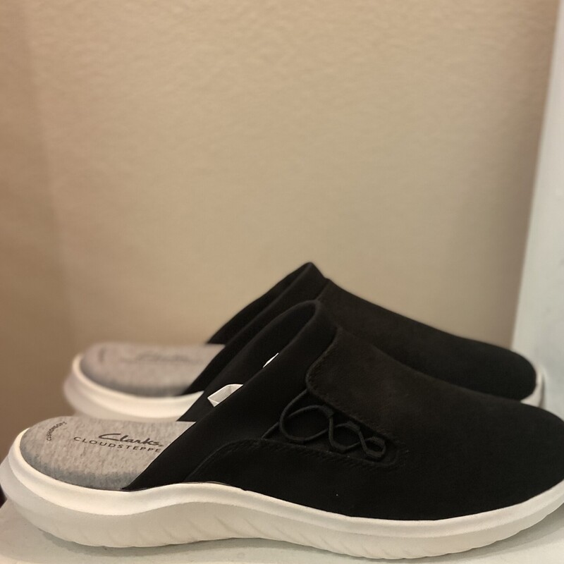 NIB Blk Fab Slipon<br />
Black<br />
Size: 11