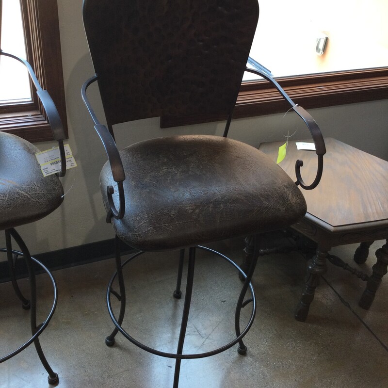 Bar Stool, Metal, Size: L4208

47H X 21W X17D

FOR IN-STORE OR PHONE PURCHASE ONLY
LOCAL DELIVERY AVAILABLE $50 MINIMUM