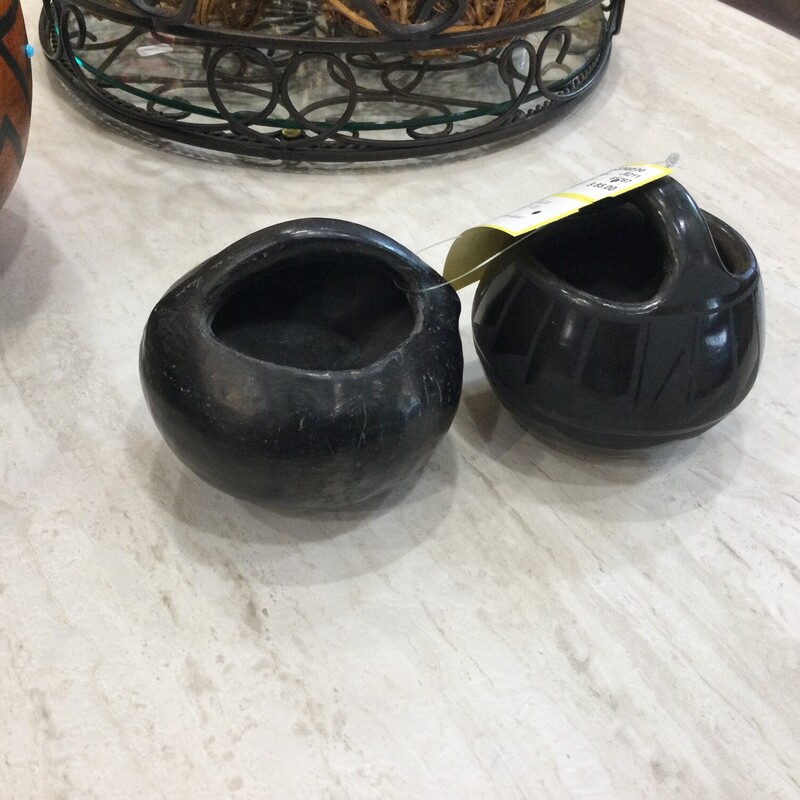 Two Pots With Handles, Black, Size: J4211

FOR IN-STORE OR PHONE PURCHASE ONLY
