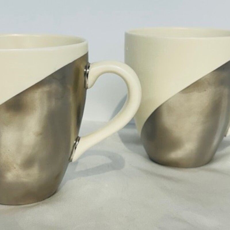 Starbucks Orbit Metallic Mugs
Set of 2
Cream Silver
Size: 5 x 4 x 4H