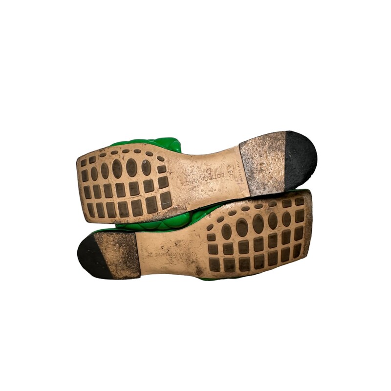 Bottega Veneta Padded, Green Size39<br />
Some wear near the front