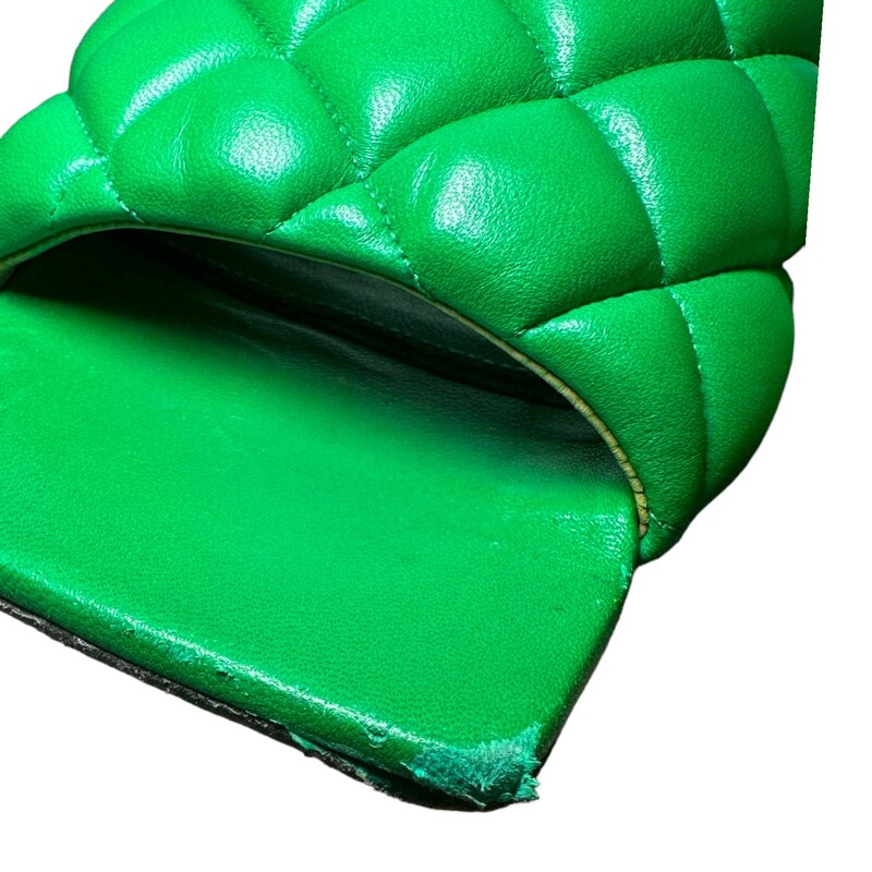 Bottega Veneta Padded, Green Size39<br />
Some wear near the front