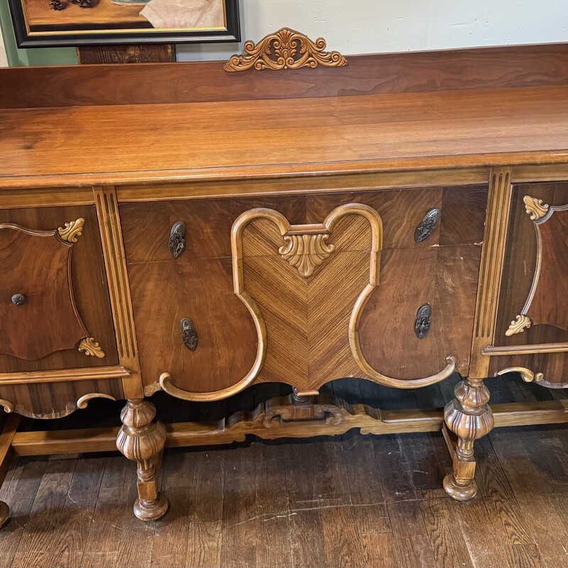 Vtg Buffet
Two Tone, Unique Carvings
Has Tow Different Backs That You Can Switch out
66 Inches Wide, 22 Inches Deep 41 Inches High