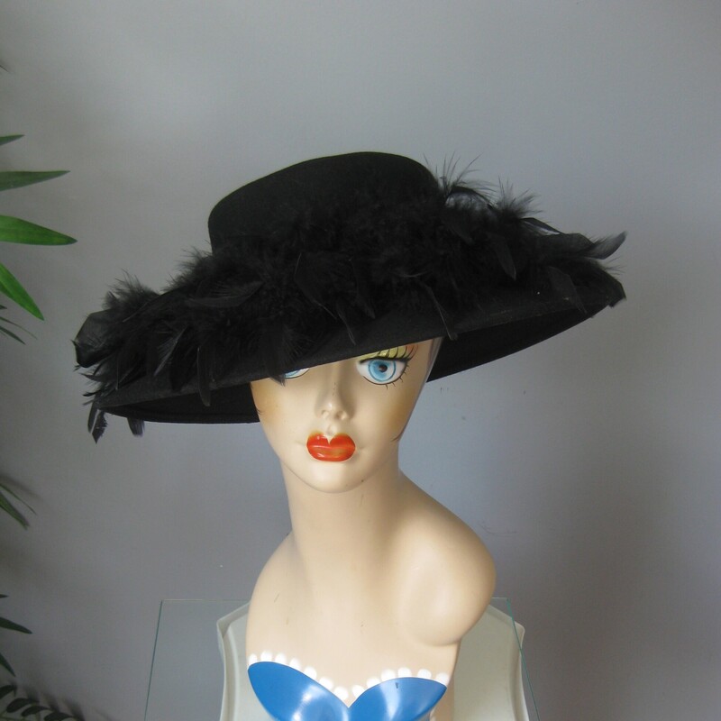 Vtg Belmart W Feathers, Black, Size: None
This black feathered hat has a short crown and deep brim covered with black feathers.
It's by Betmar and I believe it's from the 60s
So Chic, dramatic and fun.
The feathers are all firmly attached and beautifully glossy.  The inner hat band measures 21.5 around.
Excellent condition, no flaws.
thanks for looking
#75020