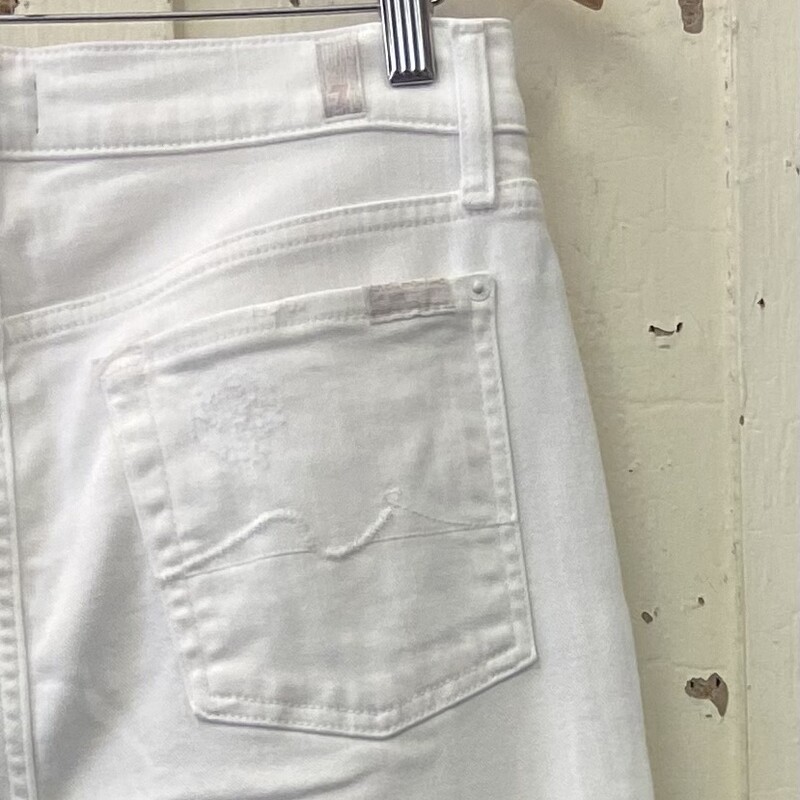 Wht Den Dstrss Jeans<br />
White<br />
Size: 8 R $113