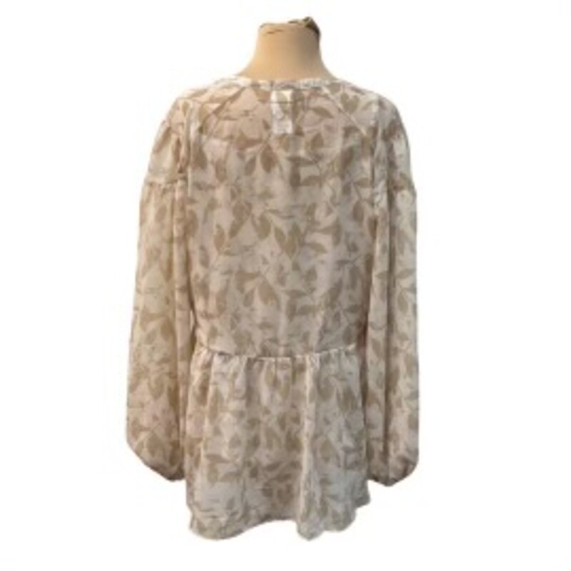 CAbi 2 Piece Couplet Blouse Set<br />
Tan and Ivory with Leaf Print<br />
Size: Large