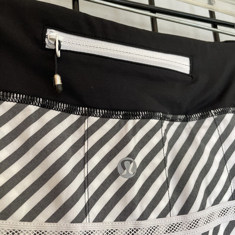 Lululemon Skort, Stripes, Size: 10<br />
Acordian-Style Pleats<br />
Lightweight, 4-Way Stretch<br />
Sweat-Wicking, Quick-Drying<br />
Added Lycra® fibre for stretch & shape retention<br />
Pocket in liner holds tennis ball