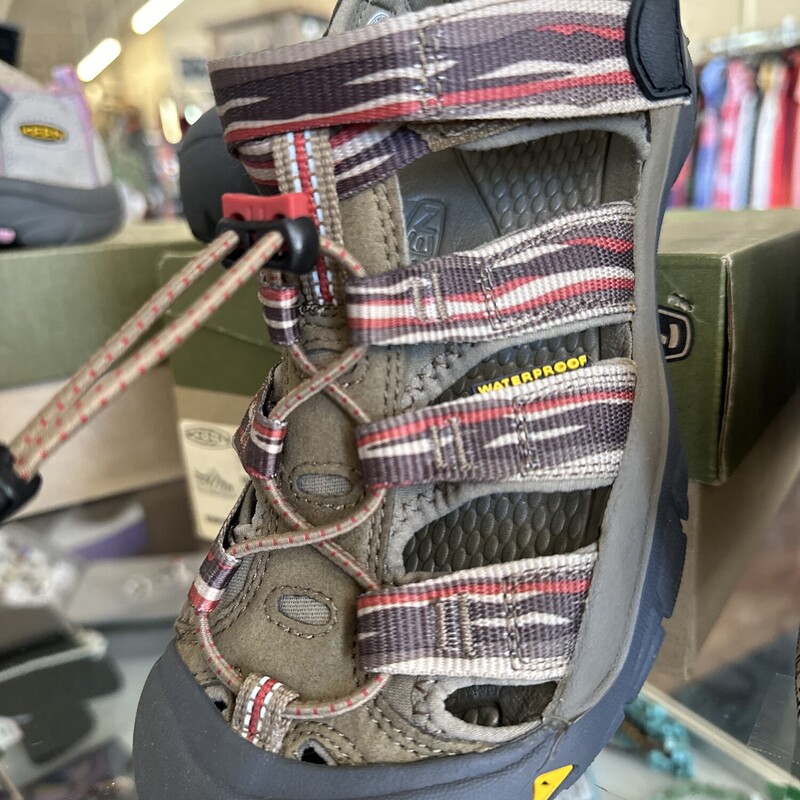 NEW Youth Keen Sandles, Brown, Size: 2 $23.99<br />
Original Price $49.99