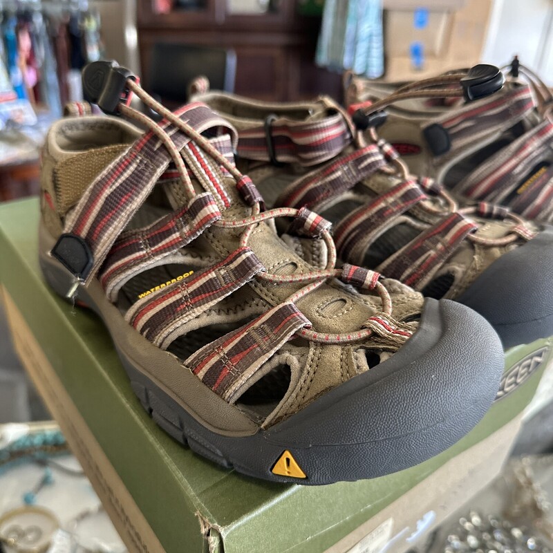 NEW Youth Keen Sandles, Brown, Size: 4 $23.99
Original Price $49.99
All sales are final. No Returns
Pick up within 7 days of purchas or have it shipped.
Thank you for shopping with us :)