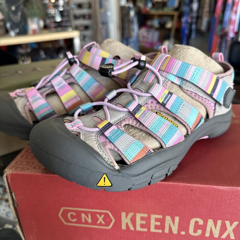 NEW Youth Keen Sandles