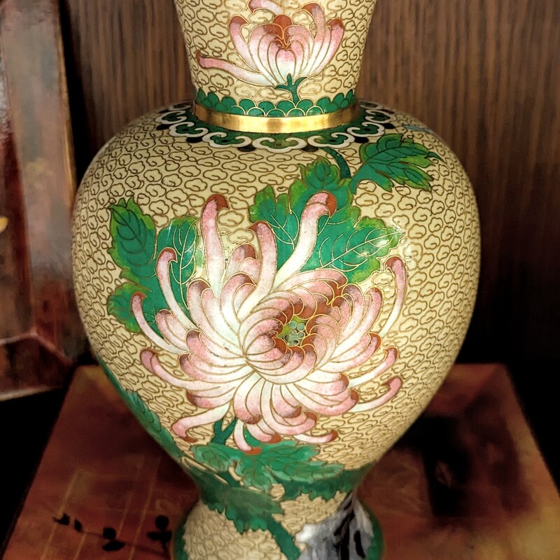 Chinese Cloisonne Floral Vase
Gold Green Pink Size: 6 x 10H