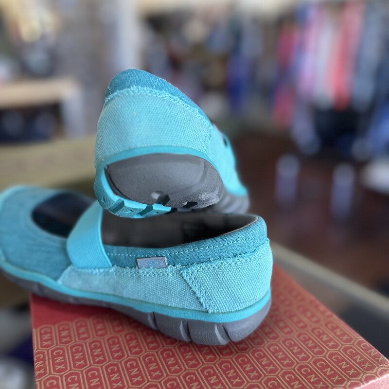 New Youth Keen Mary Janes, Baltic, Size: 4 $24.99<br />
Original Price $59.99