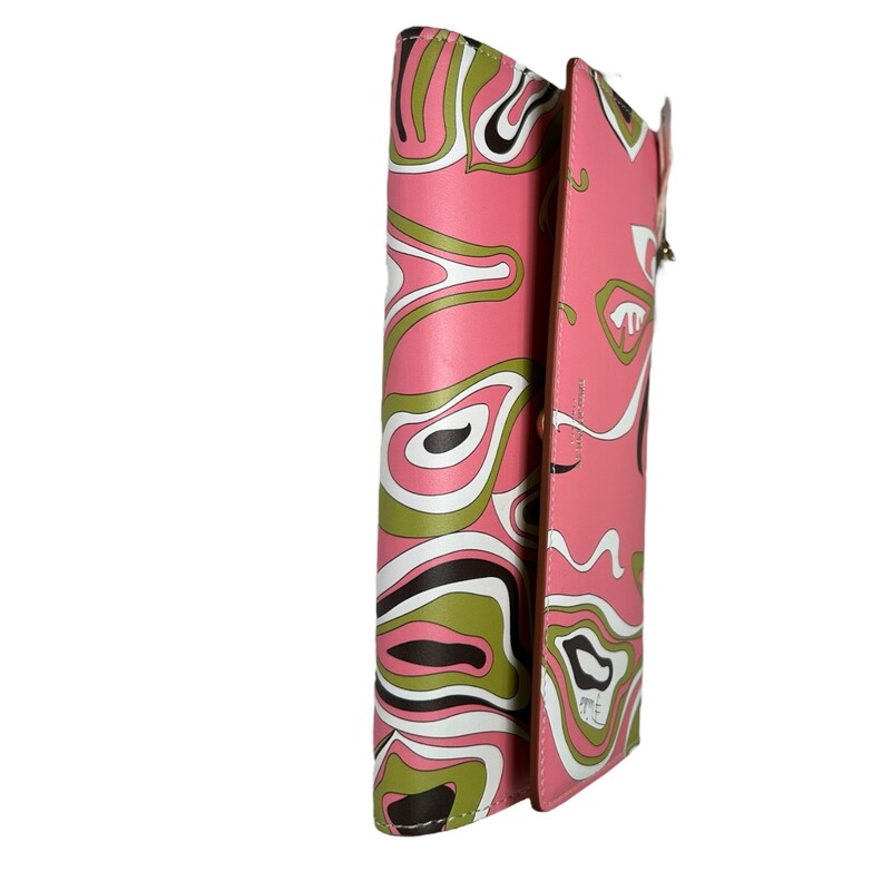 Emilio Pucci Signature Print<br />
WAllet On a Chain<br />
New With Tags<br />
Dimensions: 8”L x 4” H