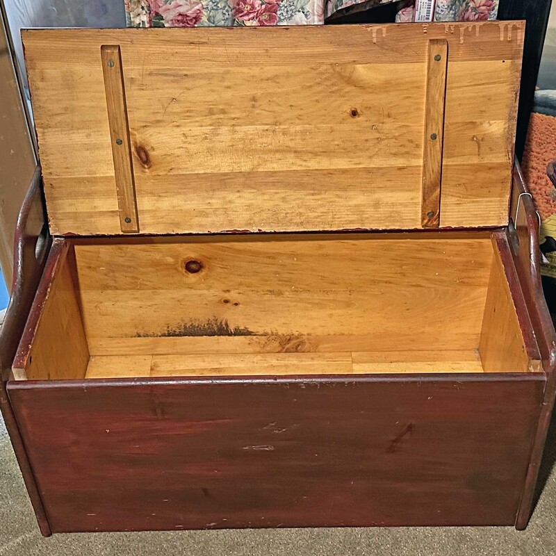 50s/60s Storage Bench
Yield House, Brass Hinges, Pine, Reddish Color
30 Inches Wide, 15.5 Inches Deep, 21.5 Inches High