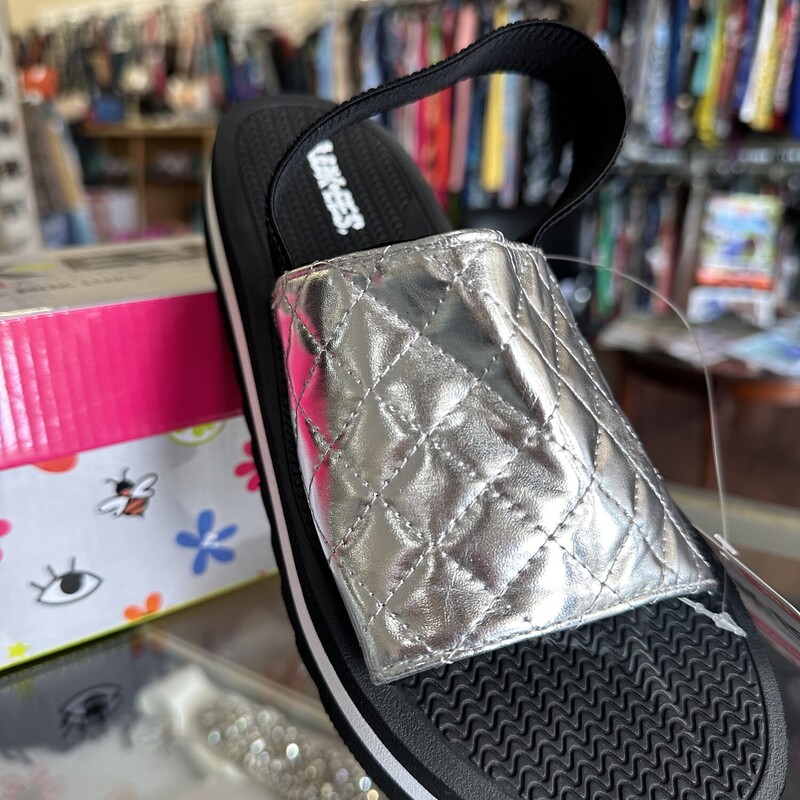 Luk*Ees by Muk Luks Sandles NWT, Silver, Size: 8 $14.99<br />
Original Price $30.00<br />
<br />
All sales are final. No Returns<br />
Pick up within 7 days of purchas or have it shipped.<br />
Thank you for shopping with us :)