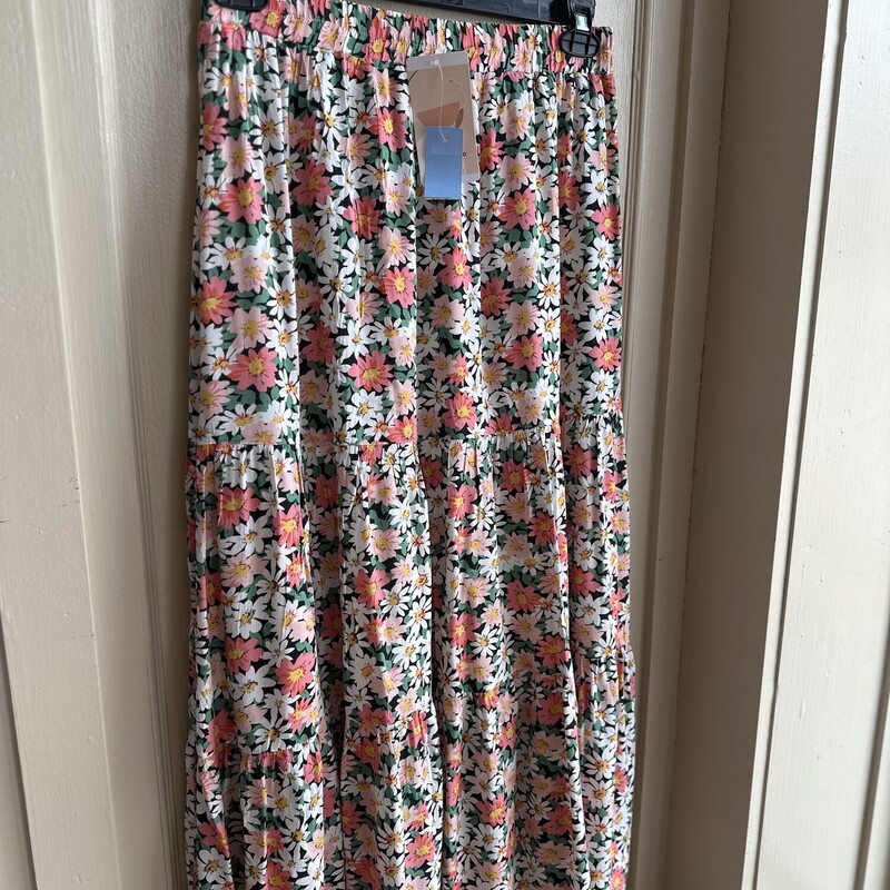 Kirundo Floral Skirt NWT, Multi, Size: Medium $25.99<br />
<br />
All sales are final. No Returns<br />
Pick up within 7 days of purchas or have it shipped.<br />
Thank you for shopping with us :)