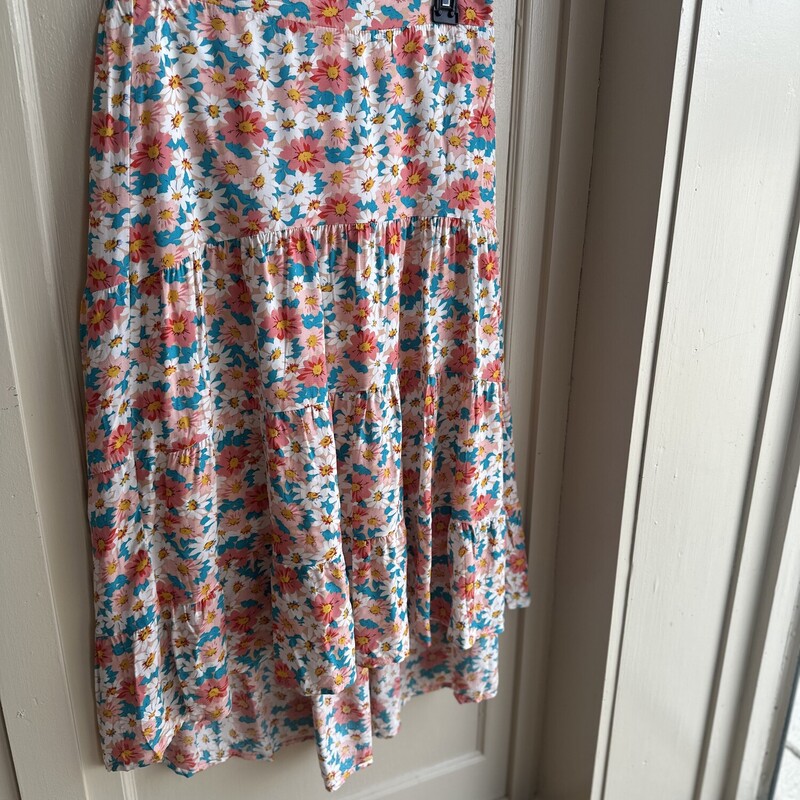 Pretty Garden Floral High Low Skirt, Multi, Size: Medium $29.99<br />
NWT<br />
All sales are final. No Returns<br />
Pick up within 7 days of purchas or have it shipped.<br />
Thank you for shopping with us :)