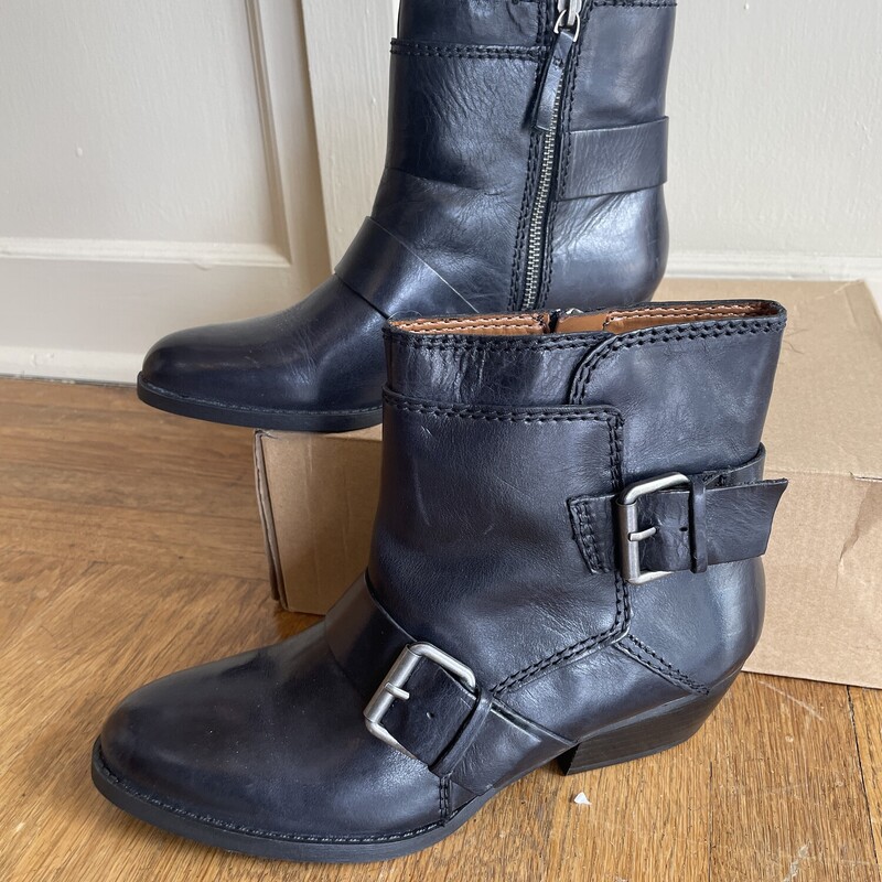 NEW Nine West AnkleBoot, Black, Size: 8.5<br />
Original Prce $95.00<br />
<br />
All Sales Are Final<br />
No Returns<br />
<br />
Pick Up In Store Wirhin 7 Days of Purchase<br />
or<br />
Have It Shipped<br />
<br />
Thank You For Shopping with Us:-)