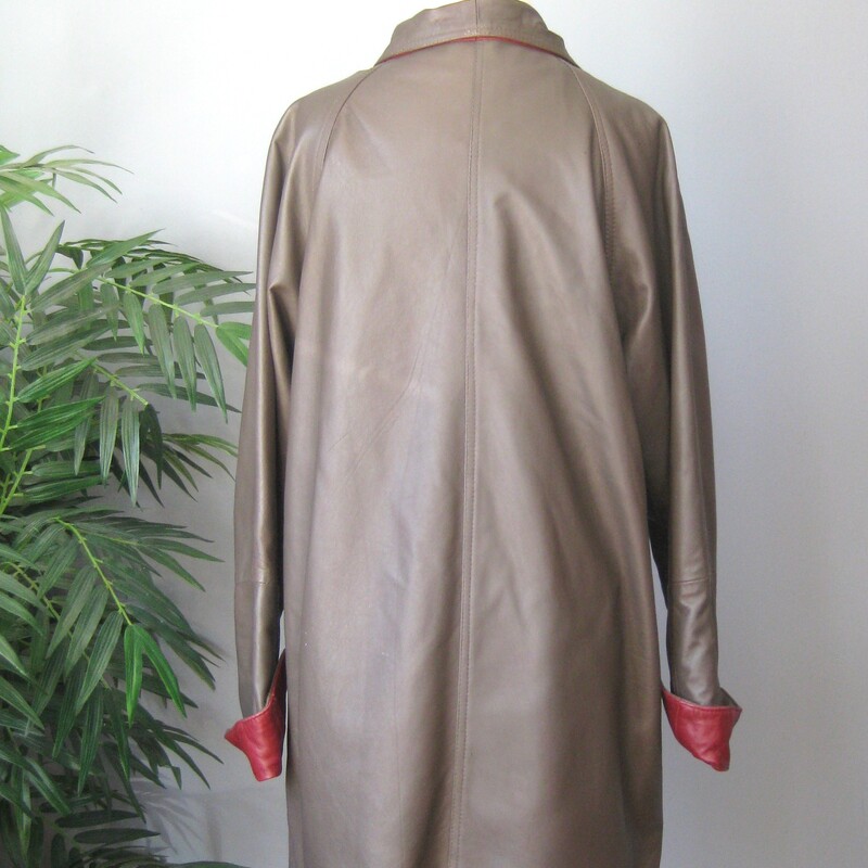 Vtg Vera Pelle Leather Tr, Gray, Size: Large<br />
This is a buttery soft leather car coat.  Taupe with a high collar that can be turned up or down, burgundy leather on the reverse as well as at the cuffs which can be turned back or left down.<br />
Sleek looking<br />
Two leather buttons one at the neck and one at the mid torso.<br />
Slightly tapered<br />
It will fit a modern size medium or large<br />
Fully lined<br />
Two pockets<br />
Here are the flat measurements, please double where appopriate:<br />
Armpit to armpit: 21.5<br />
Waist area: 25<br />
Hip area: 25<br />
Overall length: 33.5<br />
CONDITION: good: the leather buttons have some pricks and there are a few dings on the body of the coat near the buttons.  I had the buttons re-sewn on to ensure they're secure.<br />
please see all of my photos.<br />
thanks for looking!<br />
#65520<br />
<br />
Thanks for looking.