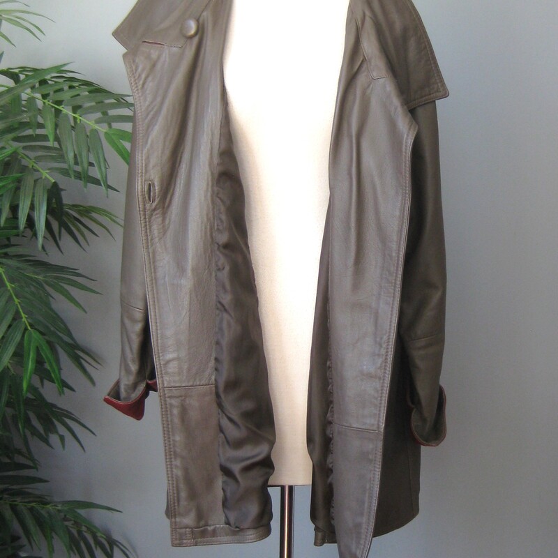 Vtg Vera Pelle Leather Tr, Gray, Size: Large<br />
This is a buttery soft leather car coat.  Taupe with a high collar that can be turned up or down, burgundy leather on the reverse as well as at the cuffs which can be turned back or left down.<br />
Sleek looking<br />
Two leather buttons one at the neck and one at the mid torso.<br />
Slightly tapered<br />
It will fit a modern size medium or large<br />
Fully lined<br />
Two pockets<br />
Here are the flat measurements, please double where appopriate:<br />
Armpit to armpit: 21.5<br />
Waist area: 25<br />
Hip area: 25<br />
Overall length: 33.5<br />
CONDITION: good: the leather buttons have some pricks and there are a few dings on the body of the coat near the buttons.  I had the buttons re-sewn on to ensure they're secure.<br />
please see all of my photos.<br />
thanks for looking!<br />
#65520<br />
<br />
Thanks for looking.