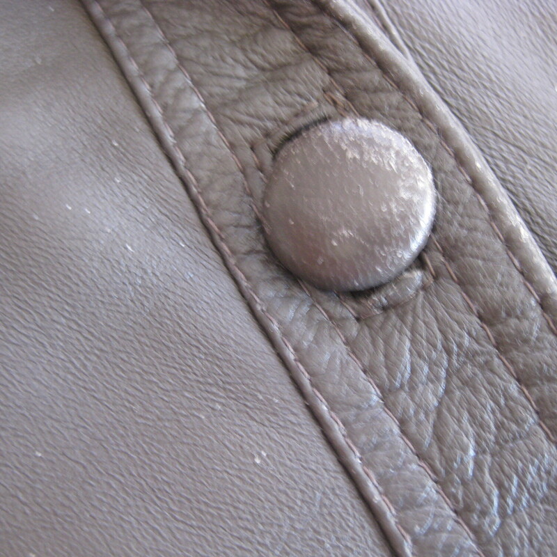 Vtg Vera Pelle Leather Tr, Gray, Size: Large<br />
This is a buttery soft leather car coat.  Taupe with a high collar that can be turned up or down, burgundy leather on the reverse as well as at the cuffs which can be turned back or left down.<br />
Sleek looking<br />
Two leather buttons one at the neck and one at the mid torso.<br />
Slightly tapered<br />
It will fit a modern size medium or large<br />
Fully lined<br />
Two pockets<br />
Here are the flat measurements, please double where appopriate:<br />
Armpit to armpit: 21.5<br />
Waist area: 25<br />
Hip area: 25<br />
Overall length: 33.5<br />
CONDITION: good: the leather buttons have some pricks and there are a few dings on the body of the coat near the buttons.  I had the buttons re-sewn on to ensure they're secure.<br />
please see all of my photos.<br />
thanks for looking!<br />
#65520<br />
<br />
Thanks for looking.