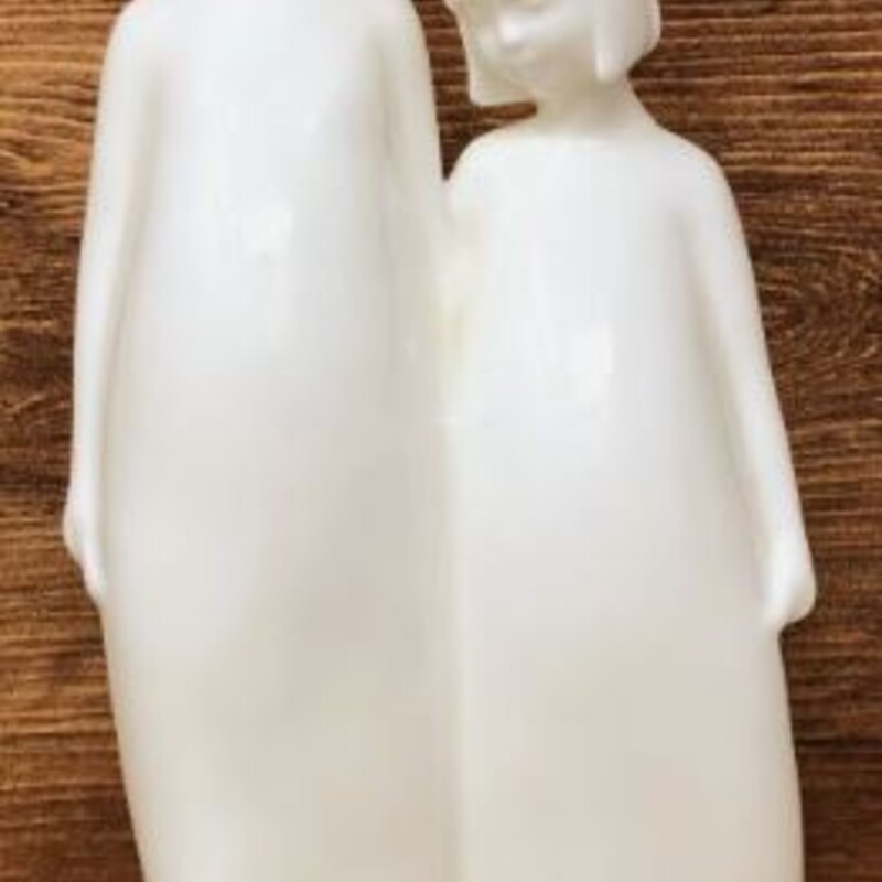 Royal Doulton Sisters Figurine
White
Size: 3.5x9H