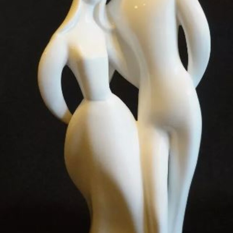 Royal Doulton Lovers Figurine
White
Size: 4x12H