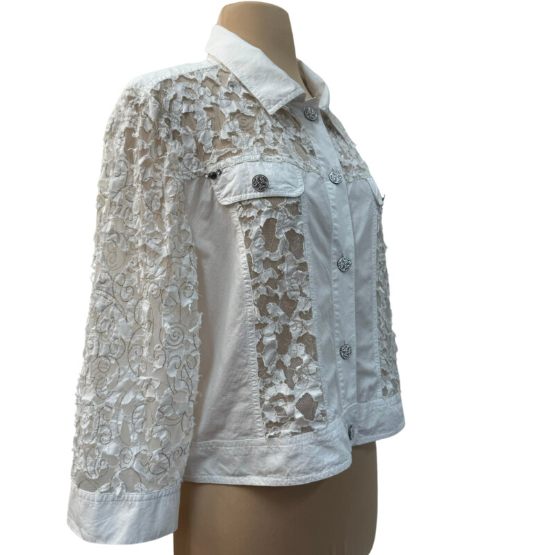 Chicos Light Jacket<br />
Mesh Netting<br />
Color: White with Beige Stitching<br />
Size: Large