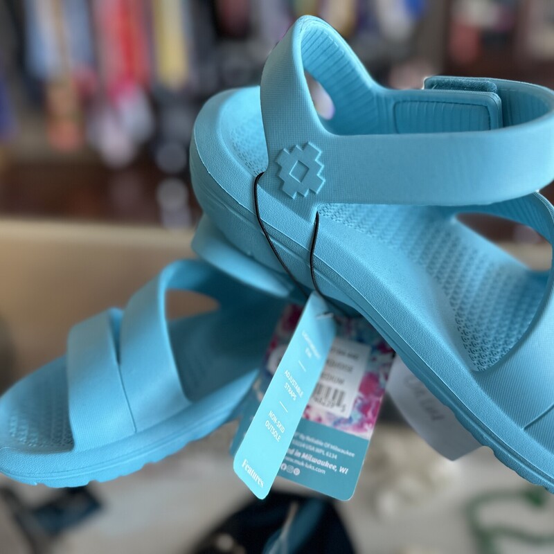 Muk Luks Sandals, Teal, Size: Med 7-8 New with tags<br />
<br />
All sales are final. No Returns<br />
<br />
Pick up within 7 days of purchase or have shipped.<br />
Thank you for shopping with us:)
