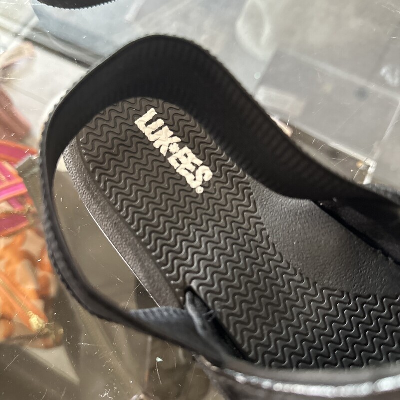 Luk*Ees by Muk Luks Sandals, Black, Size: 8 NWT $14.99
Original Price $30.00

All sales are final. No Returns
Pick up within 7 days of purchas or have it shipped.
Thank you for shopping with us :)