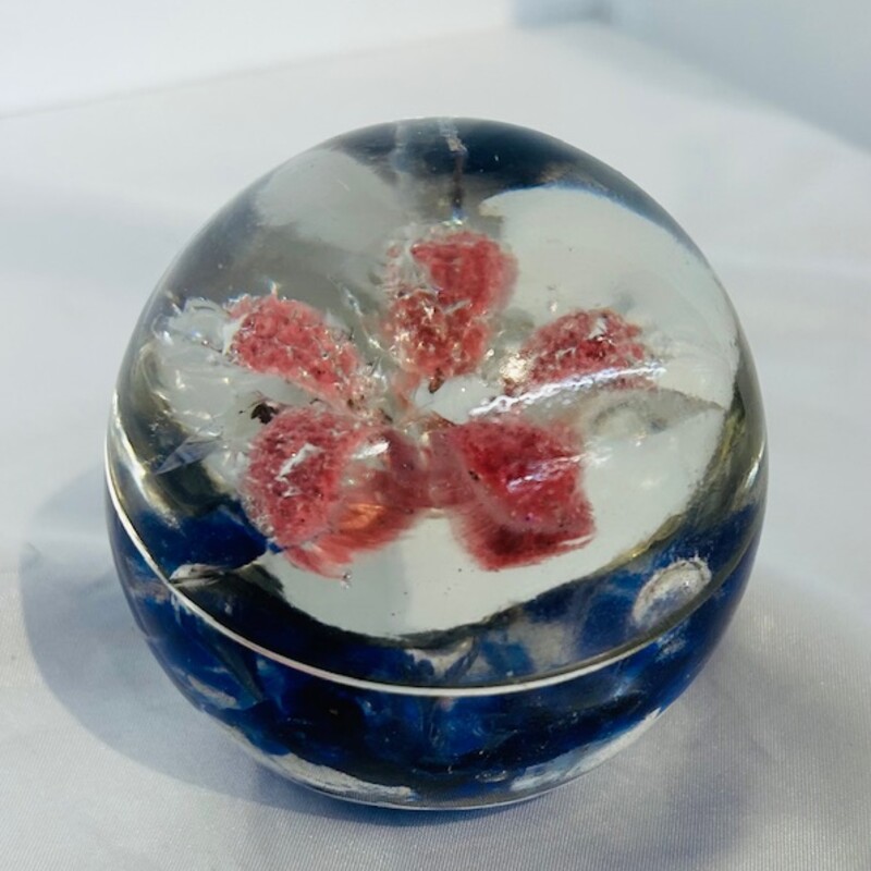 Glass Floral Paperweight
Pink Blue
Size: 3 x 3.5H