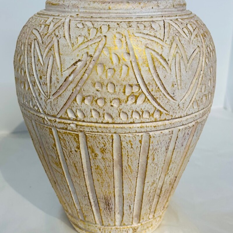 Carved Pottery Patterned Vase
White and Gold
Size: 8x10.5H