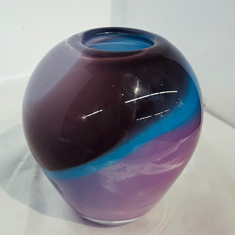 H. Rusgo Art Glass Vase - Signed 85
Blue Purple
Size: 4.5 x 5H