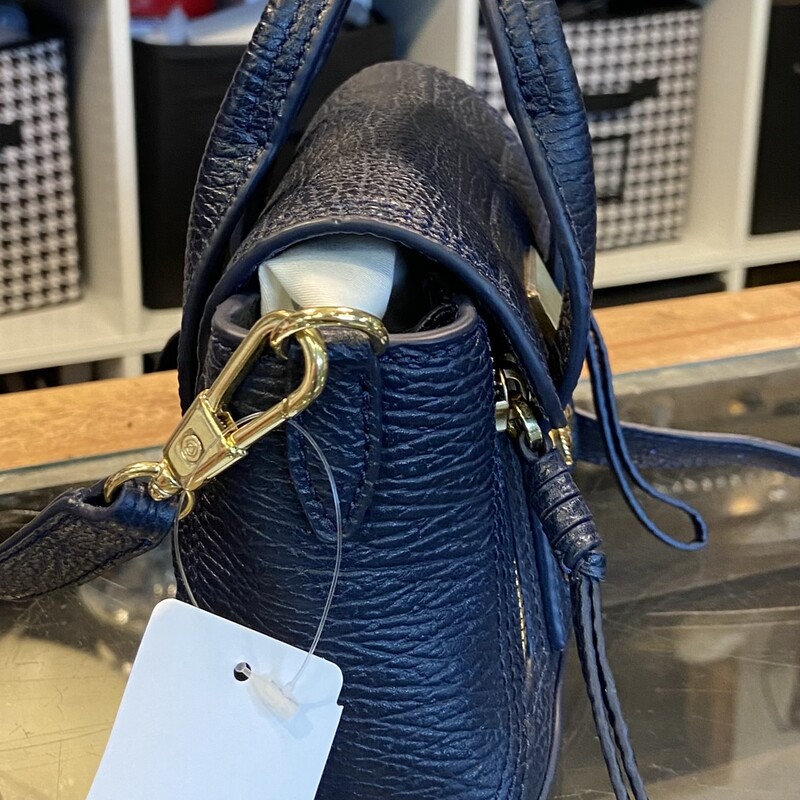 NWT Blu/gld Lther Satchel<br />
Blu/gld<br />
Size: R $495