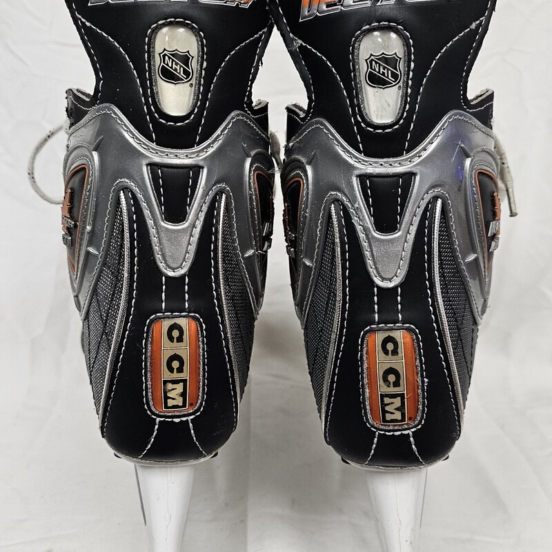 CCM Vector Pro Hockey Skates, Senior Skate Size: 8, pre-owned.  MSRP $399.99!