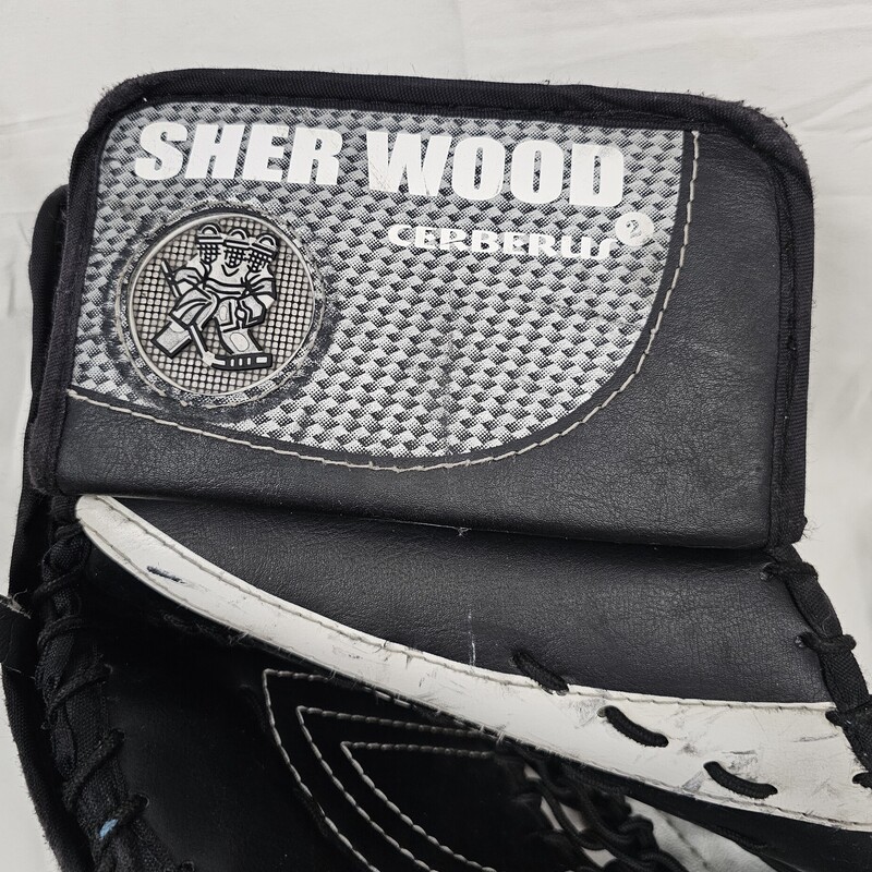 SherWood Cerberus 2 Goalie Trapper Catch Glove, Regular Hand (worn on left hand), Size: Youth, pre-owned