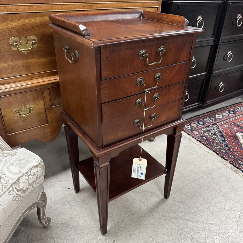 Butler 4-Drawer Silver Chest, Cherry Wood.
Size: 18x37x14