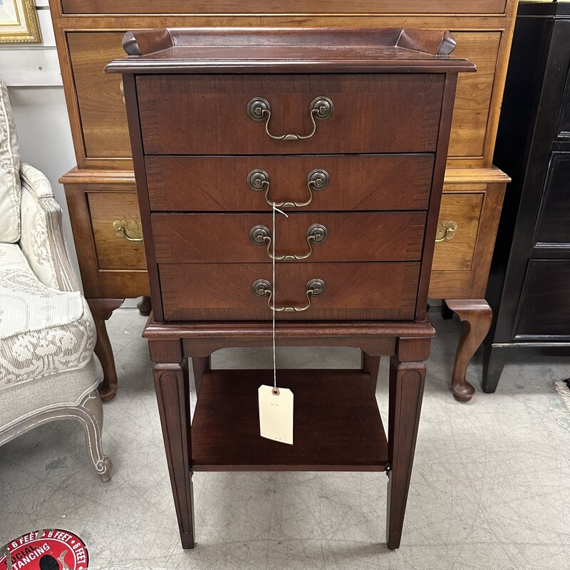 Butler 4-Drawer Silver Chest, Cherry Wood.<br />
Size: 18x37x14