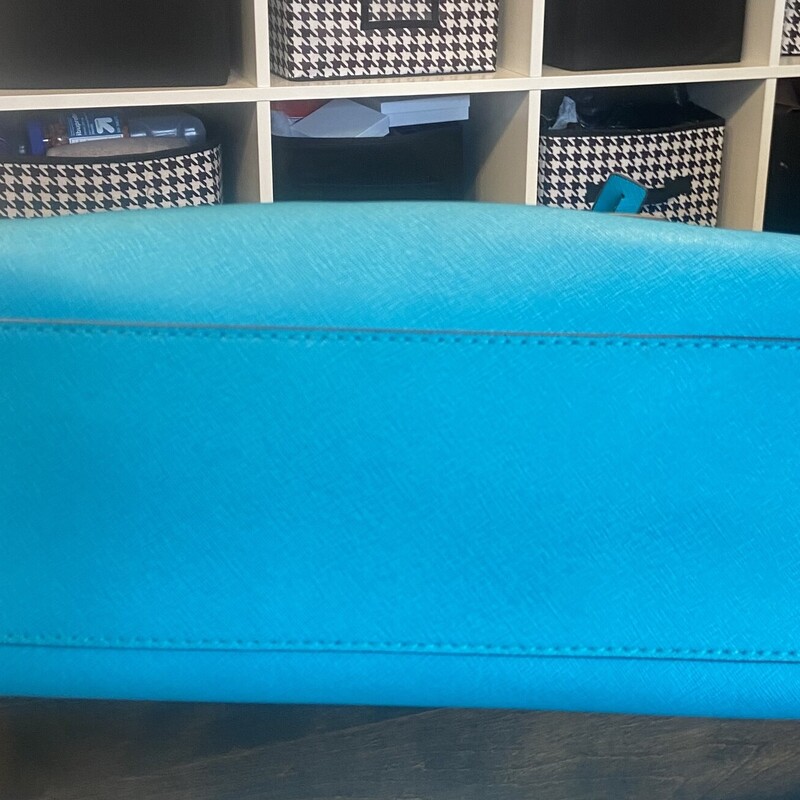 TEAL/slv Leather Purse
Teal
Size: Purse