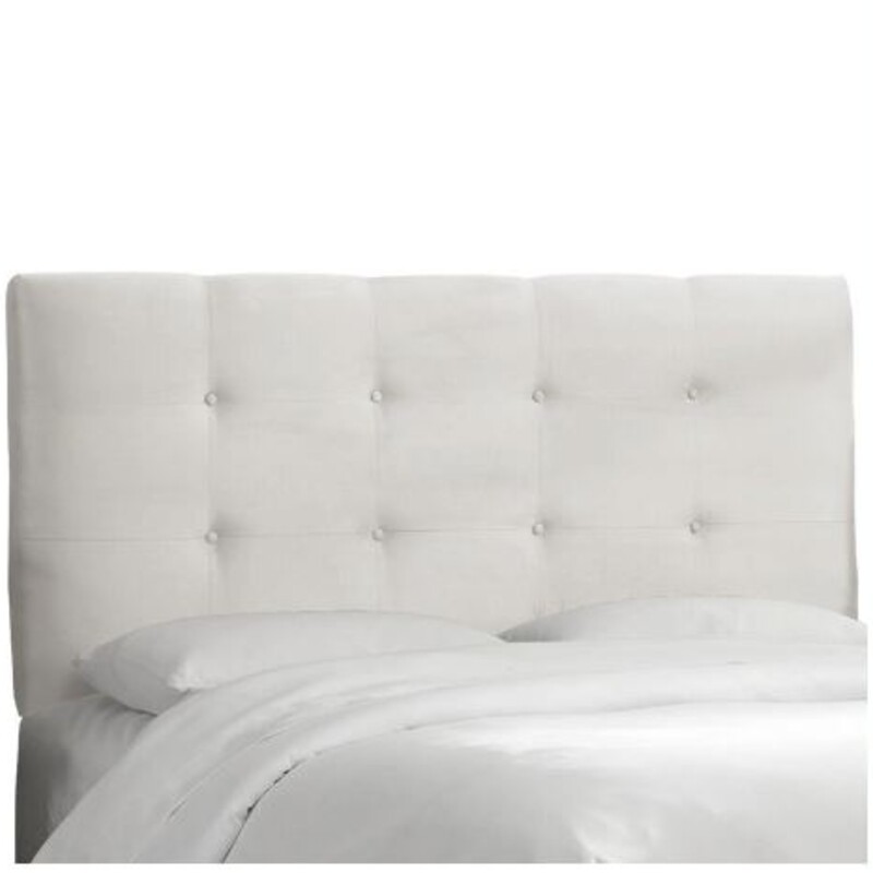 Skyline Tufted Full Headboard
White Faux Leather with Black posts
Size: 56 x 51H
HEADBOARD ONLY - will fit standard hollywood frame