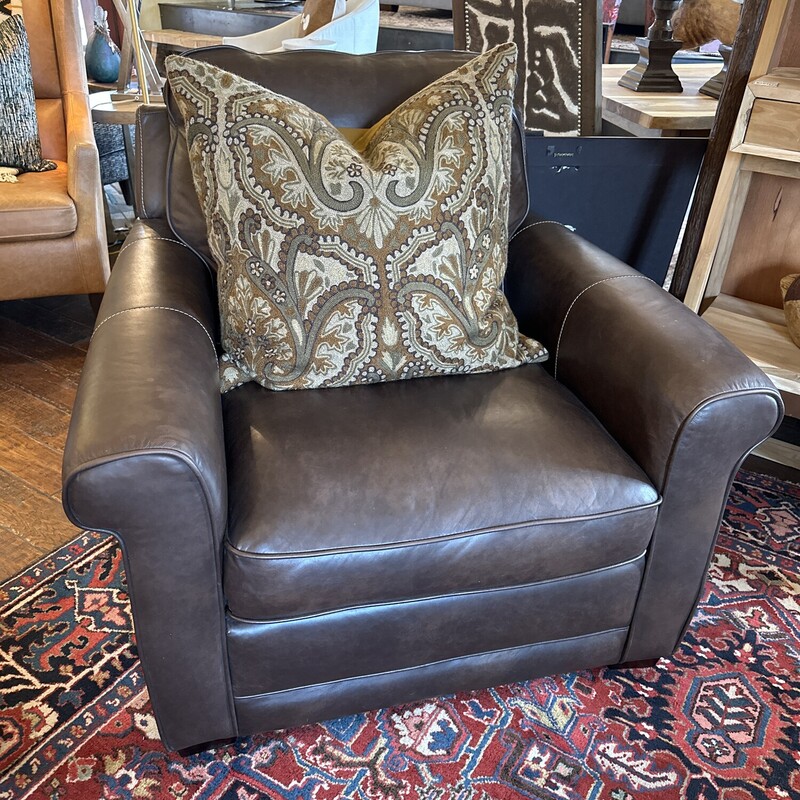 Brown Leather Club Chair

Size: 38Wx36Dx36